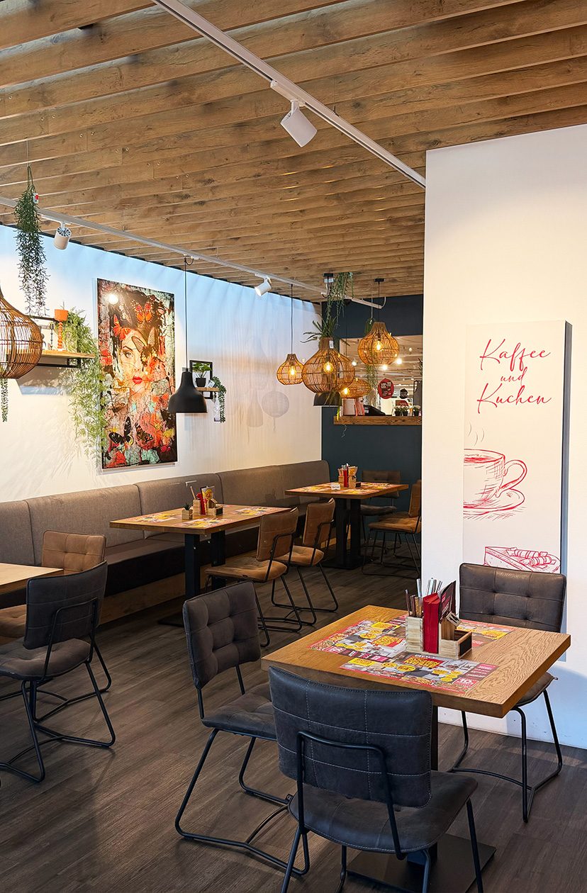 Kuchentheke im Restaurant Norsingen